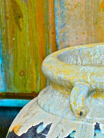 Boulder urn