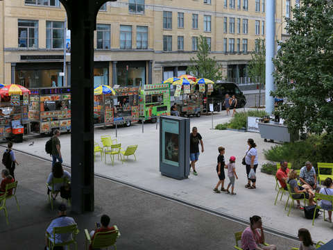 Vendors by the whitney chelsea nyc
