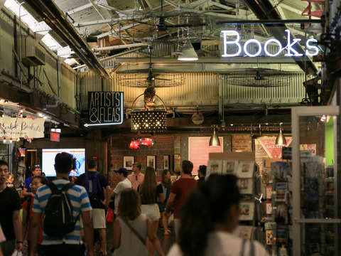 Artists and fleas and books chelsea market nyc