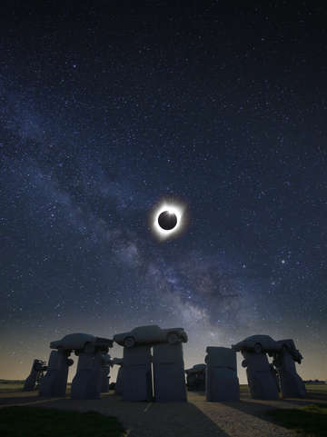 Solar eclipse over carhenge