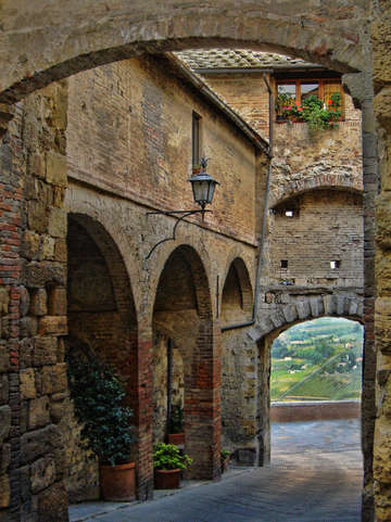Walking thru montepulciano