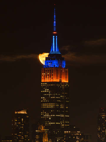 Empire moon i