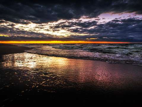 Clouds and surf colors dsc 0066