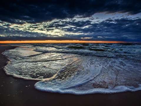 Surf and clouds dsc 0068
