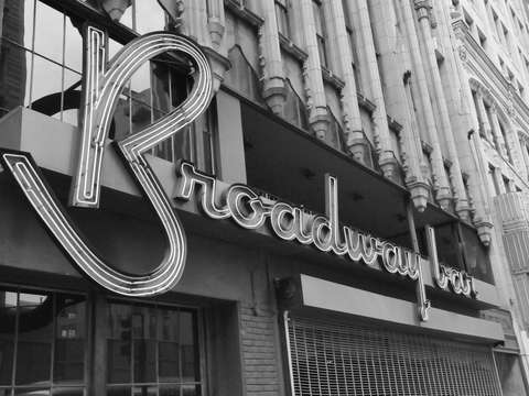Broadway bar 2