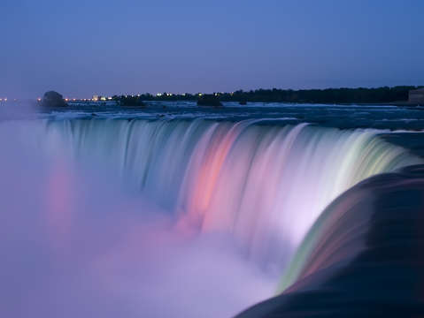 Niagara falls at dusk