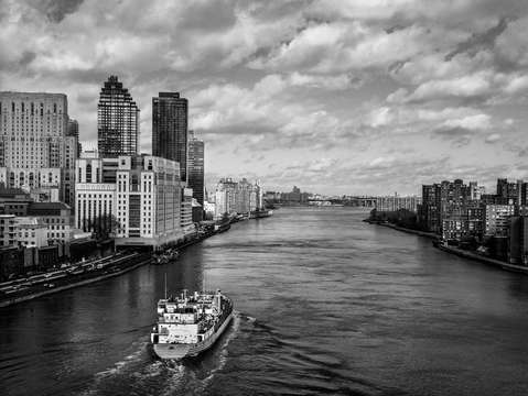City noir cruising the east river