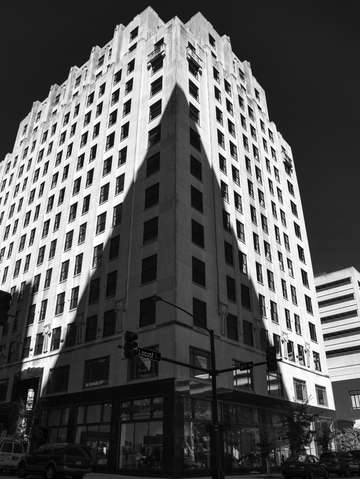 Des moines building shadow