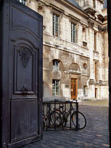 Paris courtyard