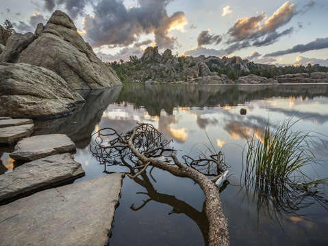 Dawn at sylvan lake