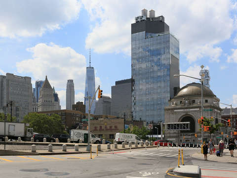 The freedom tower in nyc from christie and canal