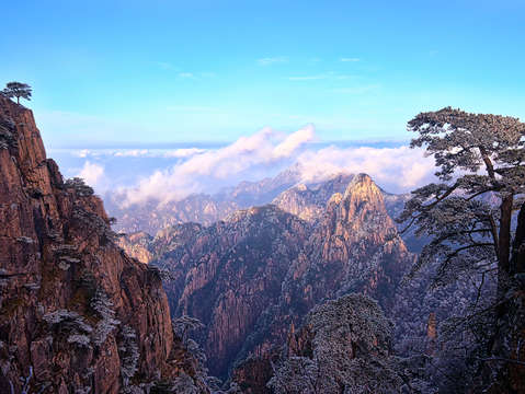 Huangshan mountain first light 3x2