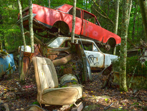 Car cemetery red