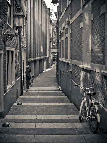 Amsterdam alley monochrome