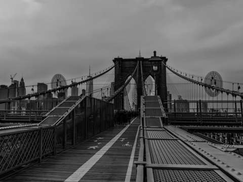 Brooklyn bridge black and white
