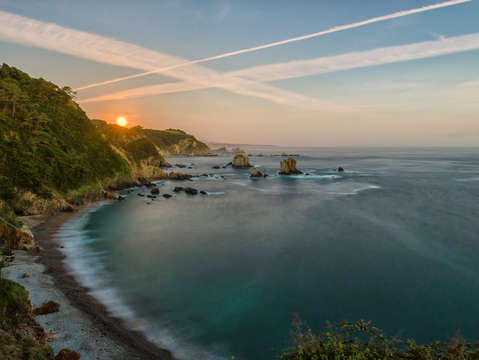 Moonset in el silencio beach