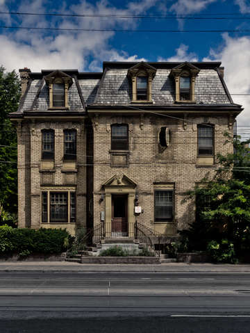 No 370 dundas street west toronto canada color ver