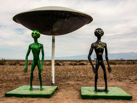 Aliens at ufo watchtower
