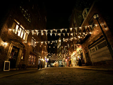 A desolate night on stone street