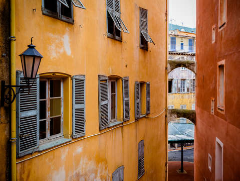 Grasse colors shutters