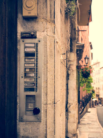Grasse doorbells