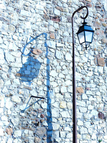 Le suquet lamp shadows
