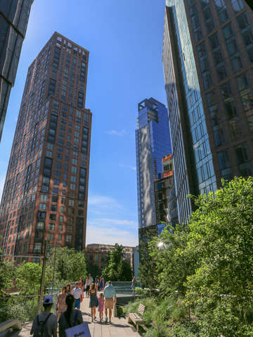 Family walking between the towers highline chelsea
