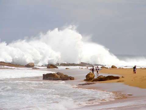 Explosive wave