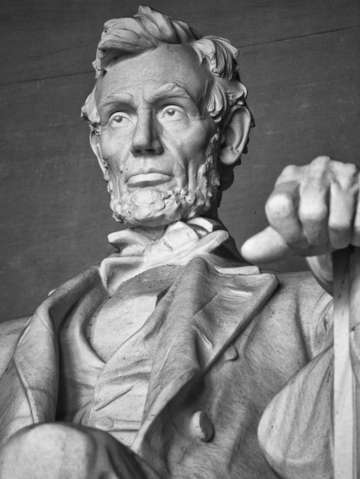 Close up of the statue of abraham lincoln at the l