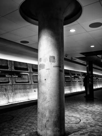 Dc metro subway platform