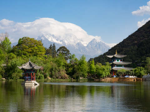 Pagoda on black dragon lake