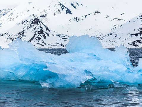 Svalbard ice mountains