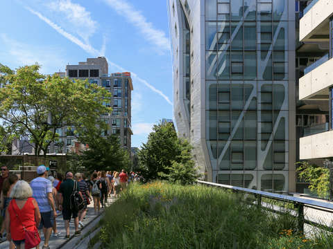 Line on the high line chelsea nyc