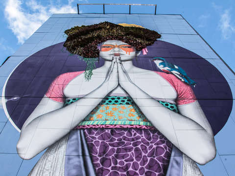 70 foot tall geisha