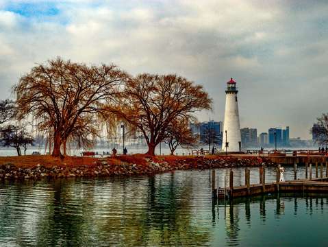 Detroit river marina and light house dsc 0074 v2