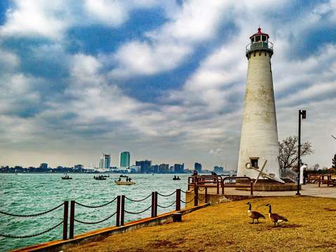 Detroit river light house and geese dsc 0096