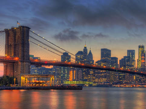 Brooklyn bridge at dusk