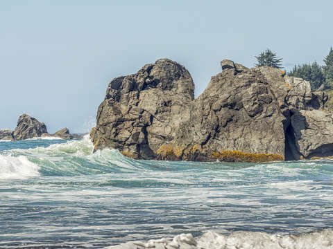 Rocks surf hidden beach