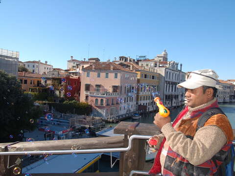 Venetian bubble maker