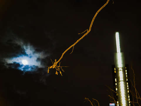 When lightning met the moon