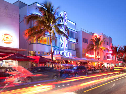 Restaurants and night life at ocean drive