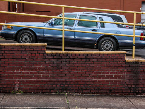 Lincoln town car parking