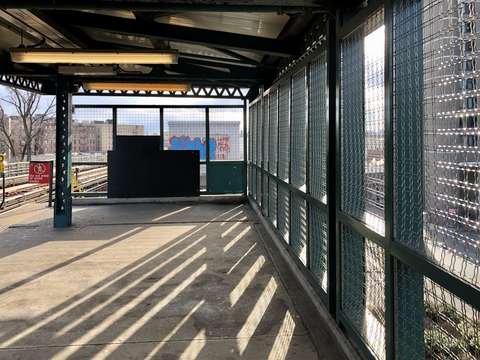 Subway platform bronx new york