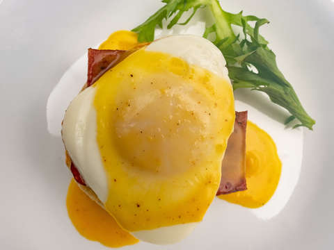 Eggs benedict