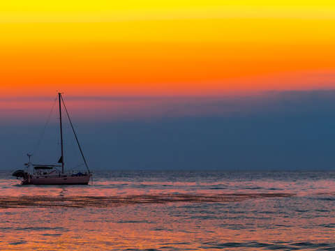 Sunset velero