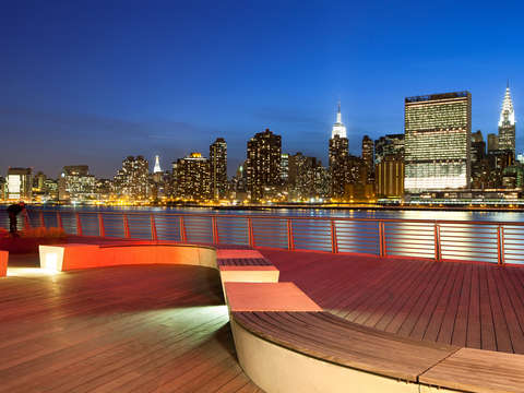 New york city skyline from gantry plaza
