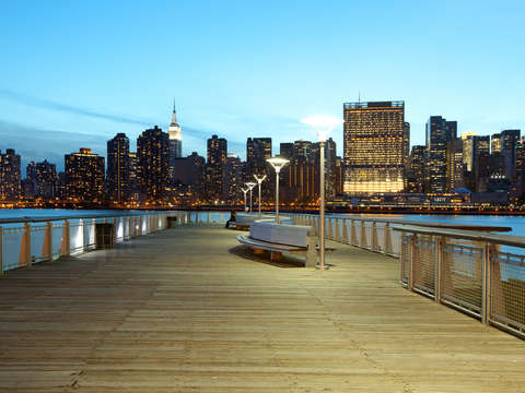 Gantry plaza state park and manhattan skyline