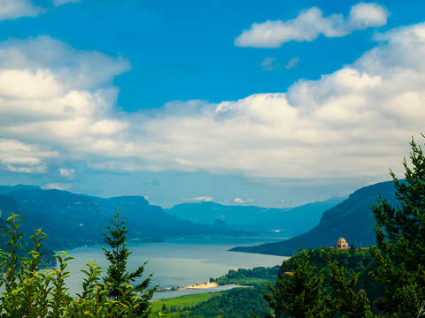 Vista house above the gorge