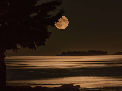 Supermoon penobscot bay
