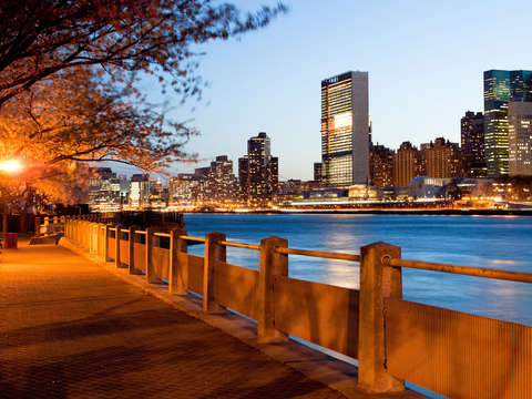 Roosevelt island and the skyline of midtown